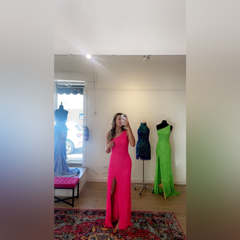 Sherri Hill 2023 collection prom dress